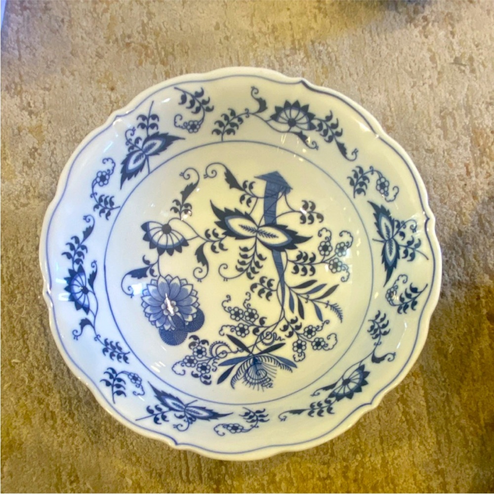 Blue Danube serving bowl - 9”